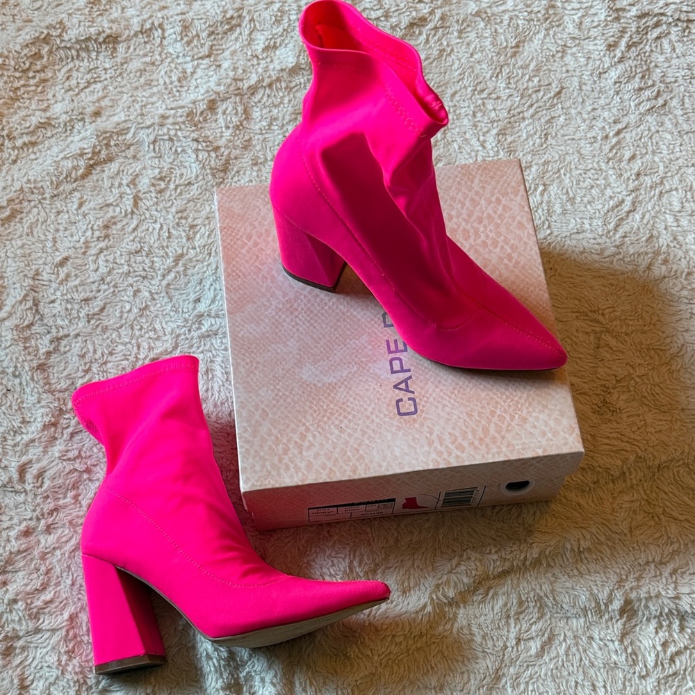 Cape Robbin Fuchsia Heeled Boots